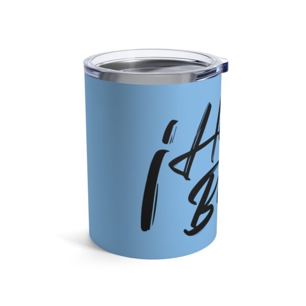 Hoy se bebe Tumbler 10oz letras negra y fondo azul - Image 3