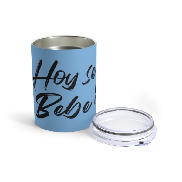 Hoy se bebe Tumbler 10oz letras negra y fondo azul - Image 5