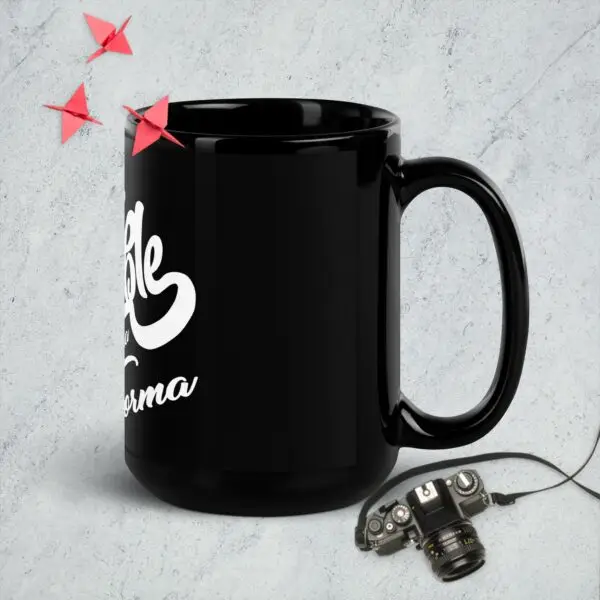 Taza negra brillante - Nada es Imposible encuentra la forma - Image 2