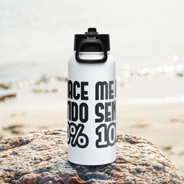 Me hace sentido 100% - Botella de acero inoxidable con tapa de pajita